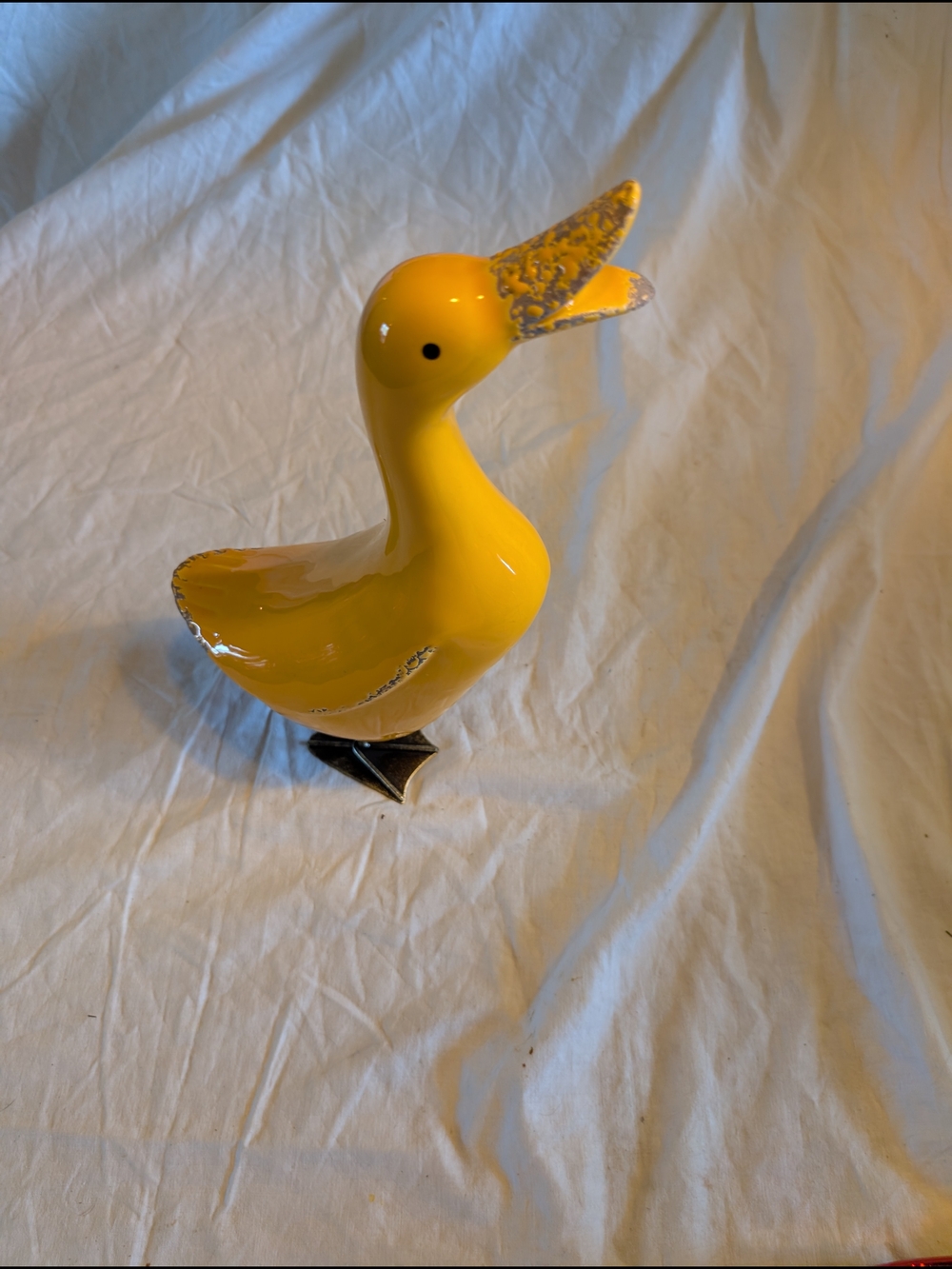 2/30$ Vintage Yellow Ceramic Duck Figurine with Metal Feet - Picture 2 of 7